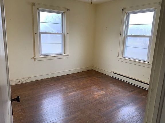 4th image of 537 Henry Ave
