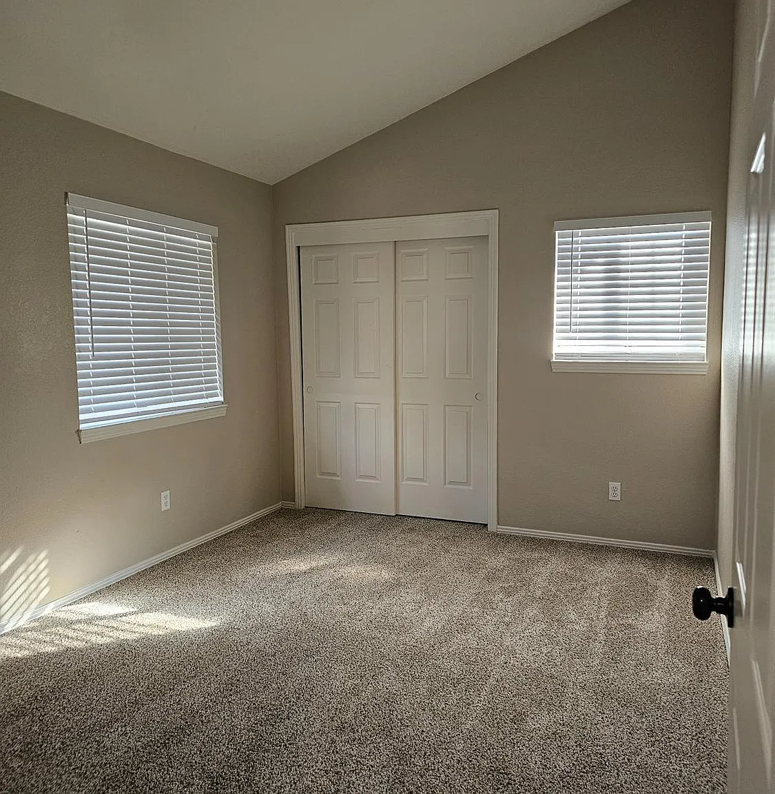 4 bed, 1408 sqft, $2,200 — Photo 3