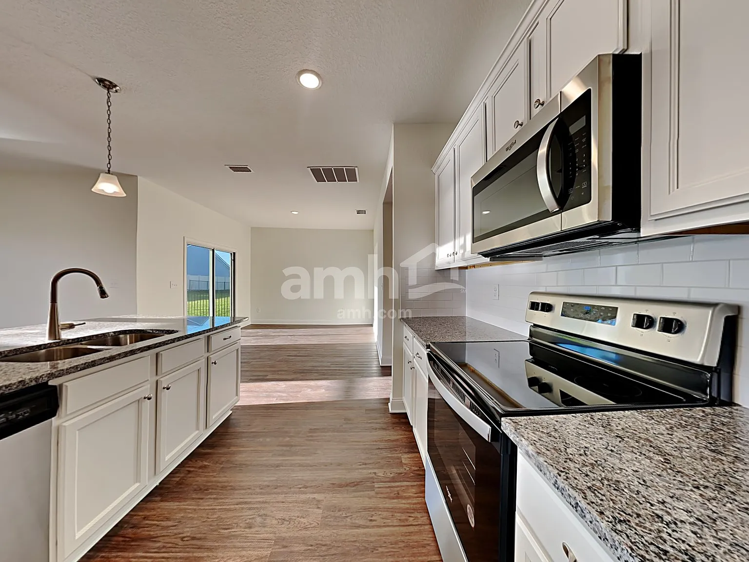 5 bed, 3.0 bath, 2215 sqft, $3,000 — Photo 3