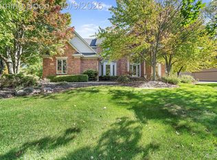 6775 Carlyle Xing, West Bloomfield, MI 48322