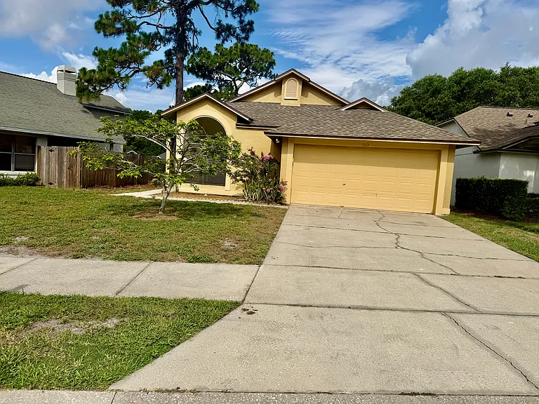 1012 Henson Ct — Photo 2