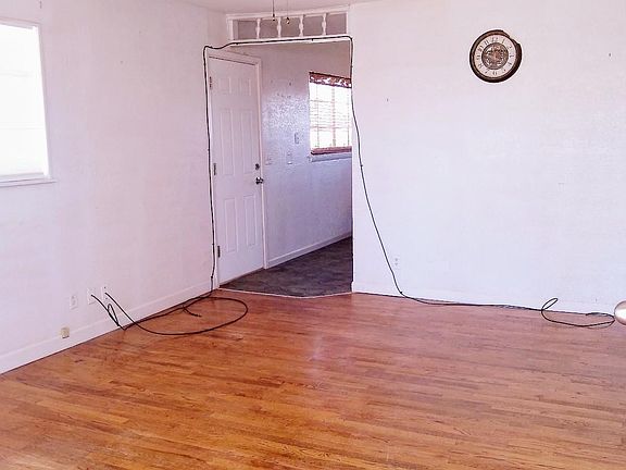 2nd image of 402 Oak Ave