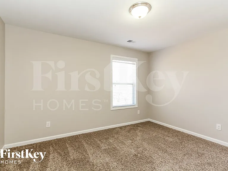 3940 Lake Breeze Dr — Photo 11