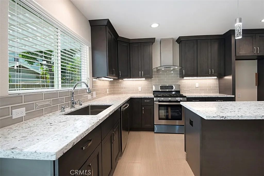 4 bed, 1489 sqft, $4,800 — Photo 1