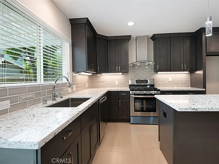 602 Carnation Dr — Photo 1