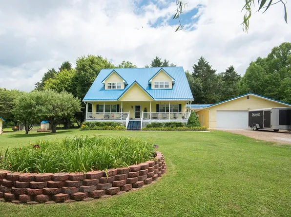 246 Jordan Dr, Franklin, NC 28734