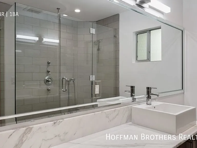1148 N Clark St #8 — Photo 9