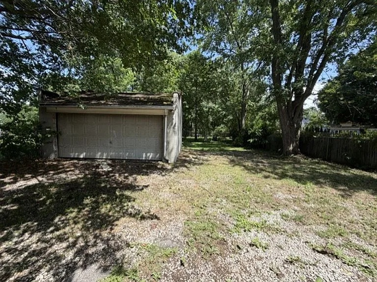 653 Sherman St — Photo 19