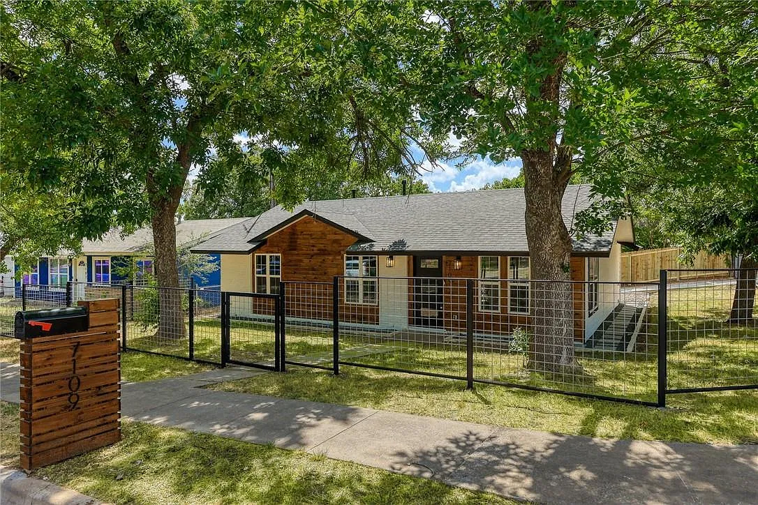 3 bed, 1.0 bath, 1138 sqft, $2,395 — Photo 2