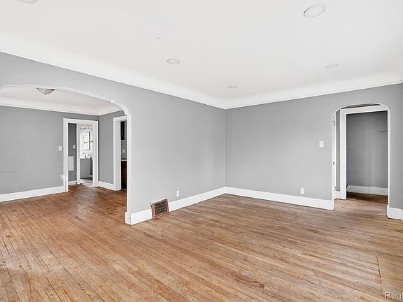 4th image of 12716 Wilshire Dr