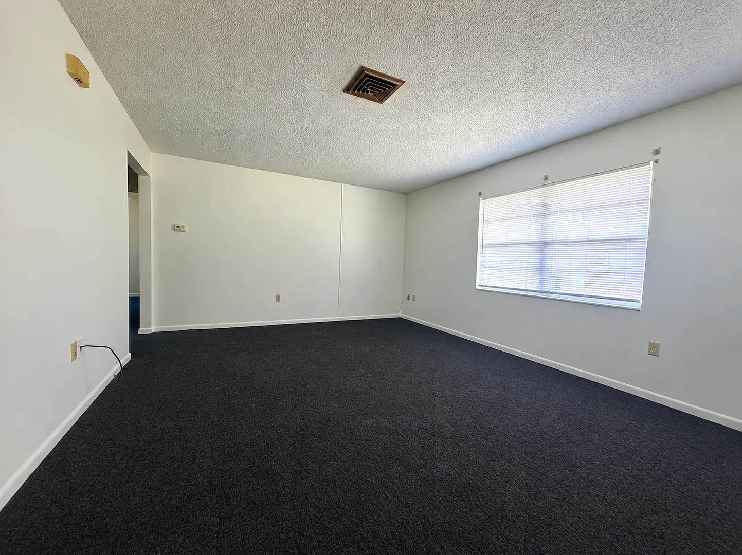 275 25th St Sw Ste A — Photo 2