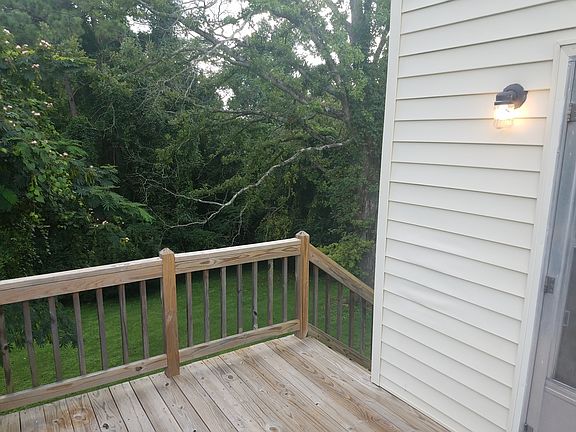 5th image of 762 Crestwood Cir