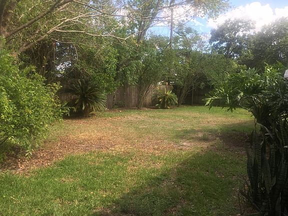 5th image of 410 Saint Dunstan Way