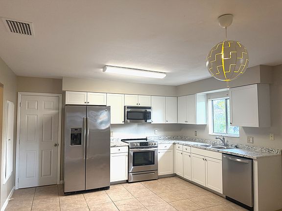 5th image of 232 Babson Dr