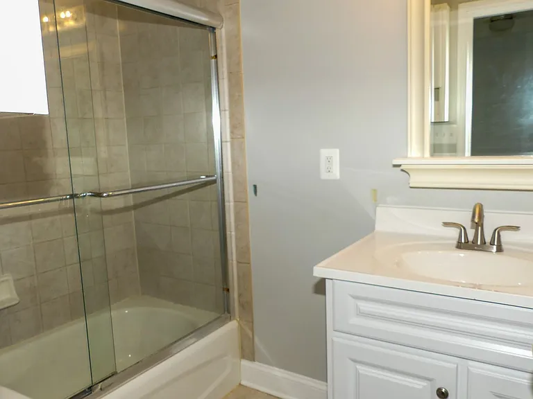 903 Crestview Dr — Photo 12