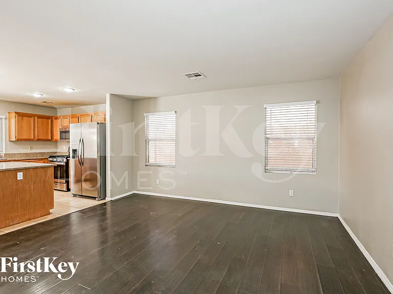 9947 Pioneer Ave — Photo 7