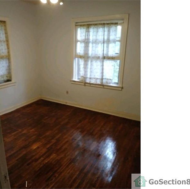 2nd image of 1326 N Green St