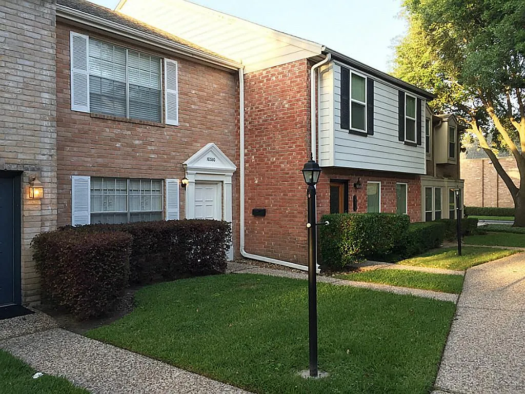 2 bed, 2.5 bath, 1258 sqft, $1,950 — Photo 2