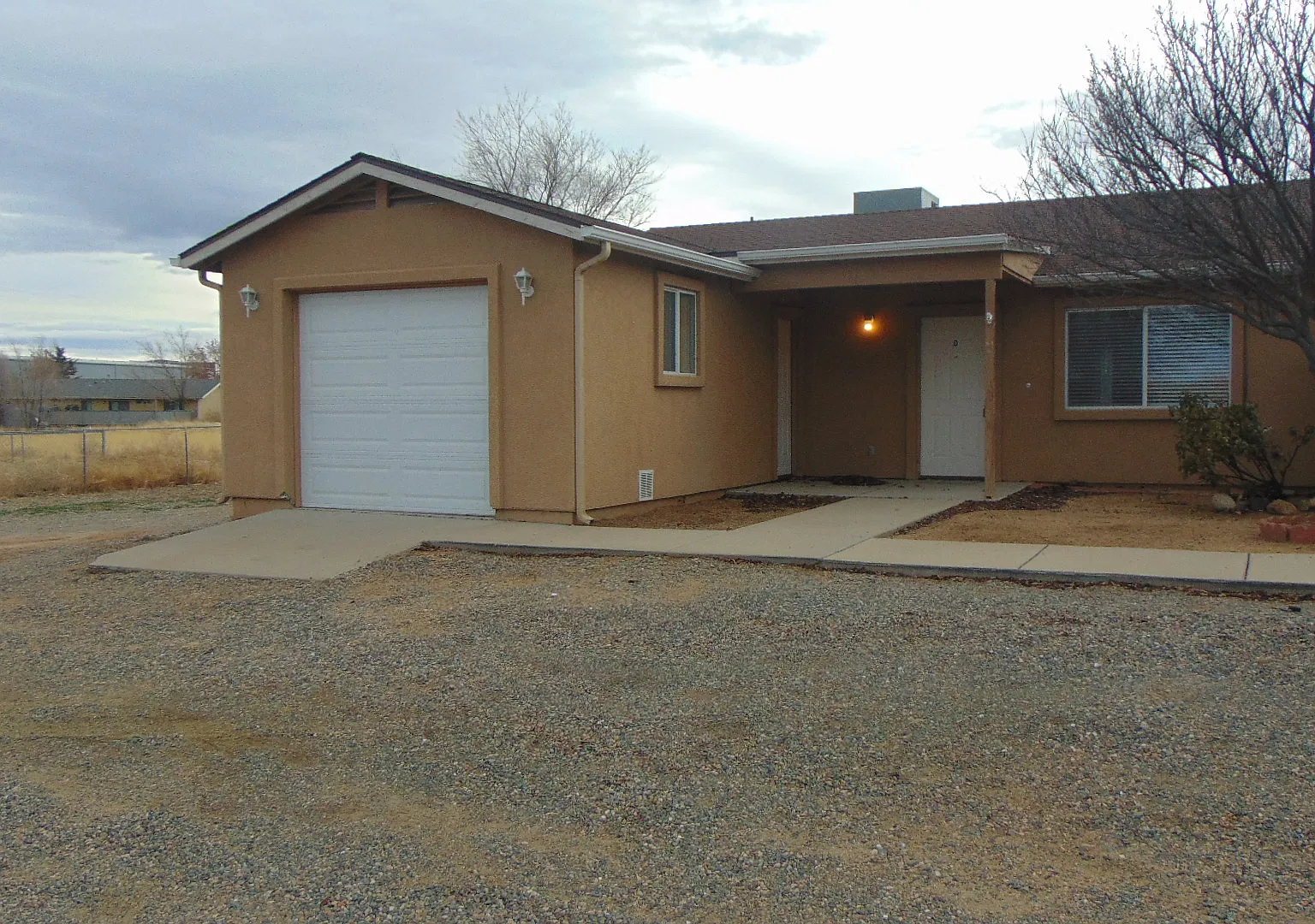 BC1610-2809 North Superstition Lane - B — Photo 2