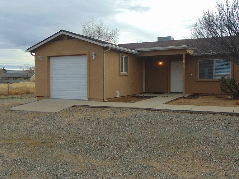 2809 N Superstition Ln #D — Photo 1