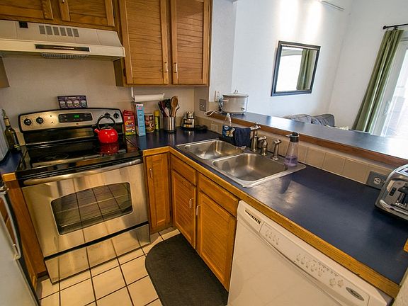 3rd image of 935 Broadway St #203