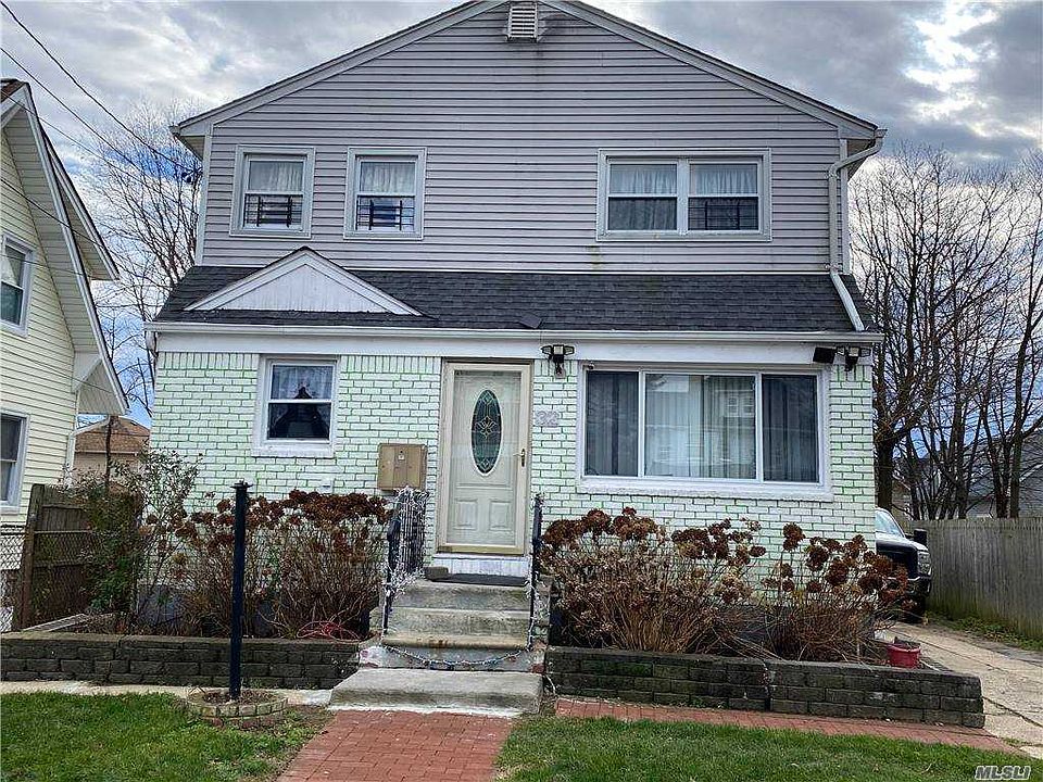 2nd image of 32 Stowe Pl