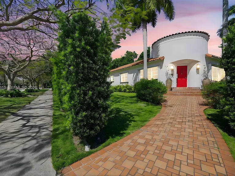 2300 S Miami Ave — Photo 1