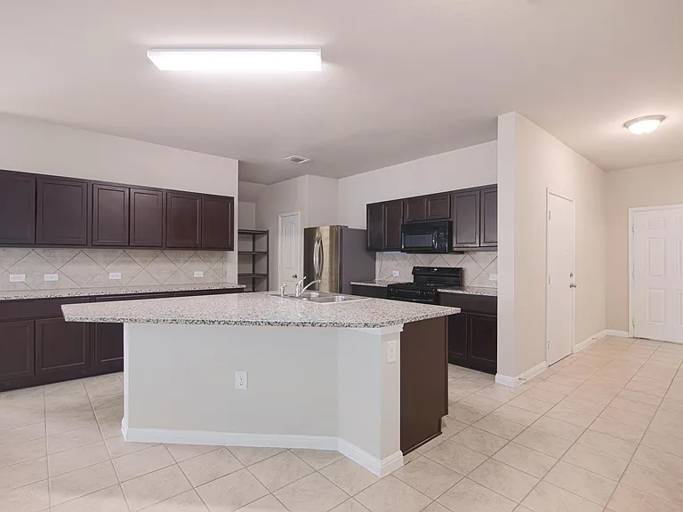 11301 Dawes Pl — Photo 5