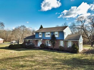 31 Barley Sheaf Rd, Flemington, NJ 08822