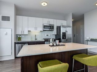 700 W Adams St #1613, Chicago, IL 60661