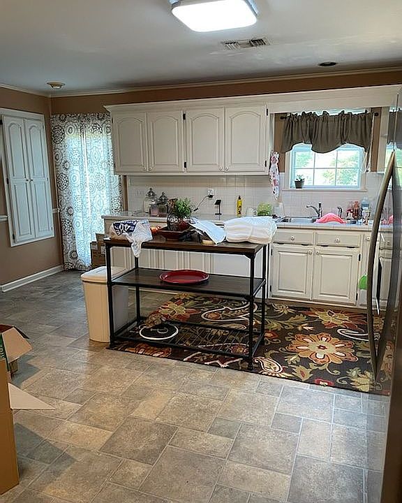 1st image of 150 Windy Hills Ln