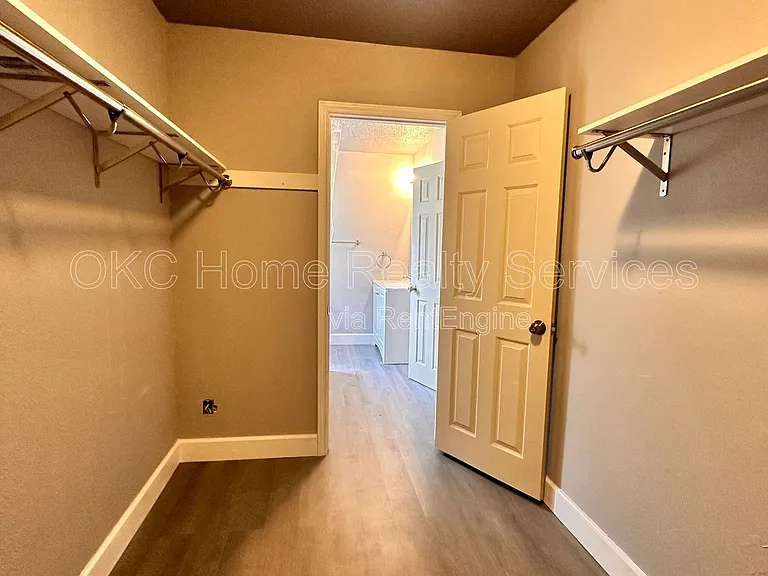 1617 N Christine Dr — Photo 15