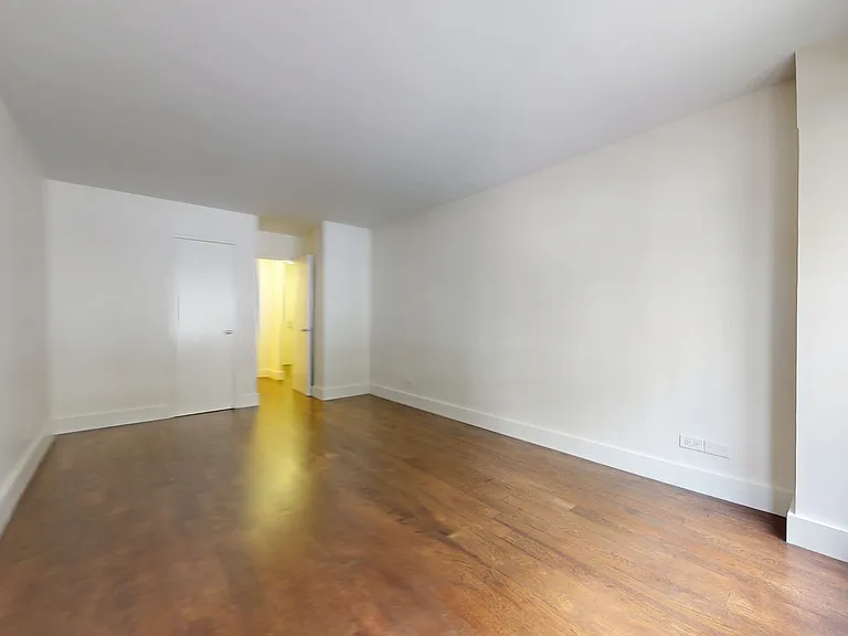 220 E 63rd St #1H — Photo 8