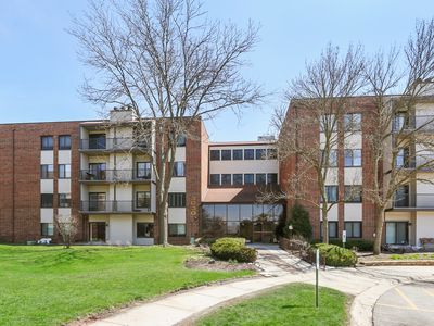 3030 Pheasant Creek Dr APT 202, Northbrook, IL, 60062