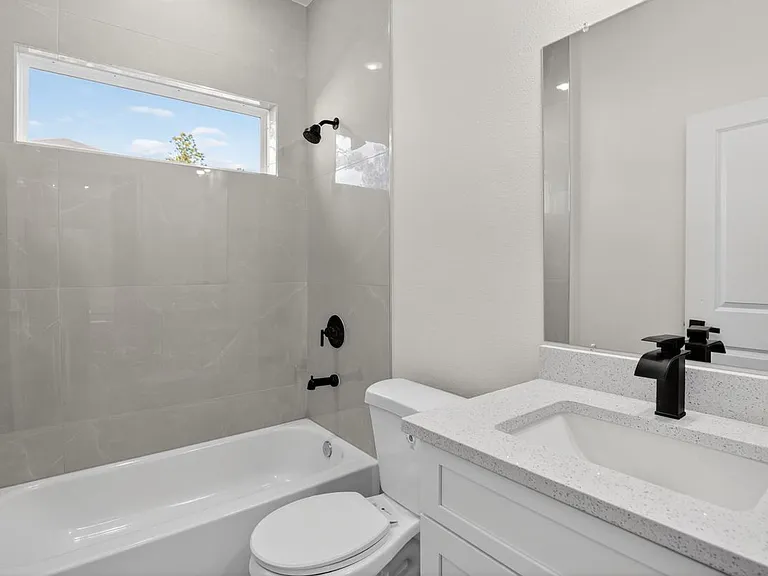 1957 W Oliver Dr — Photo 18