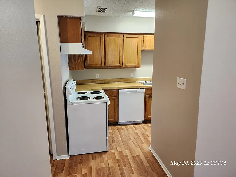 429 SW Thomas St #A — Photo 6