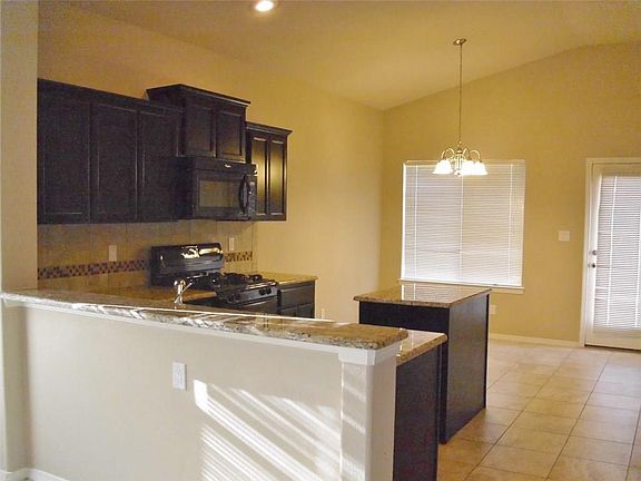 2nd image of 7633 Mammoth Ln
