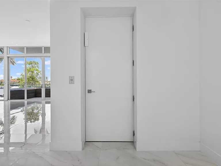 3750 Yacht Club Dr #Townhouse 5 — Photo 9