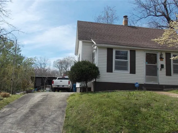 1029 Nooney St, Poplar Bluff, MO 63901