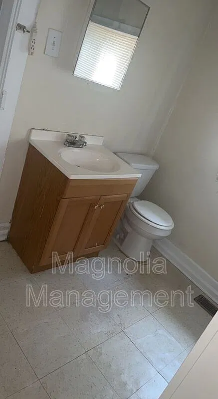 2 bed, 1.0 bath, $875 — Photo 4