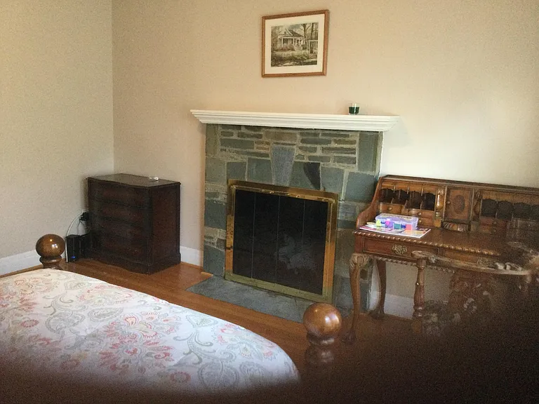 Middle bedroom.