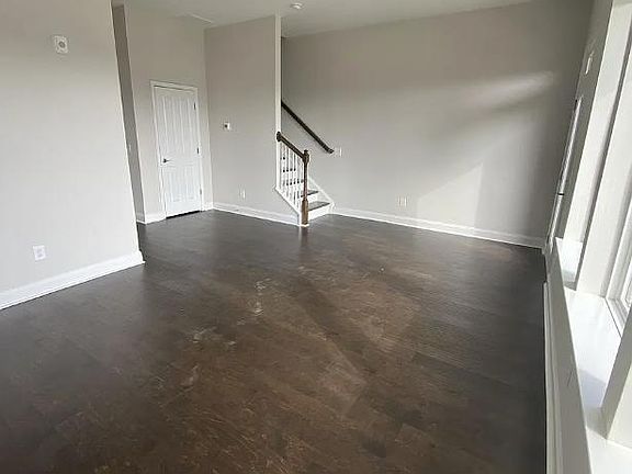 3rd image of 825 Westcott Ln