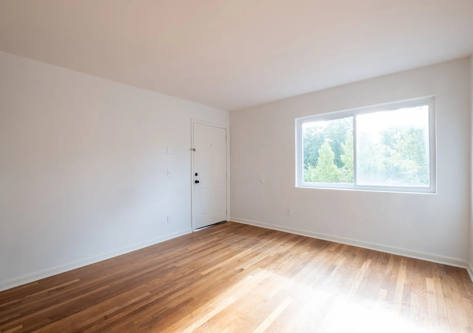 1437 Lucile Avenue Southwest - Parkside #10 — Photo 4