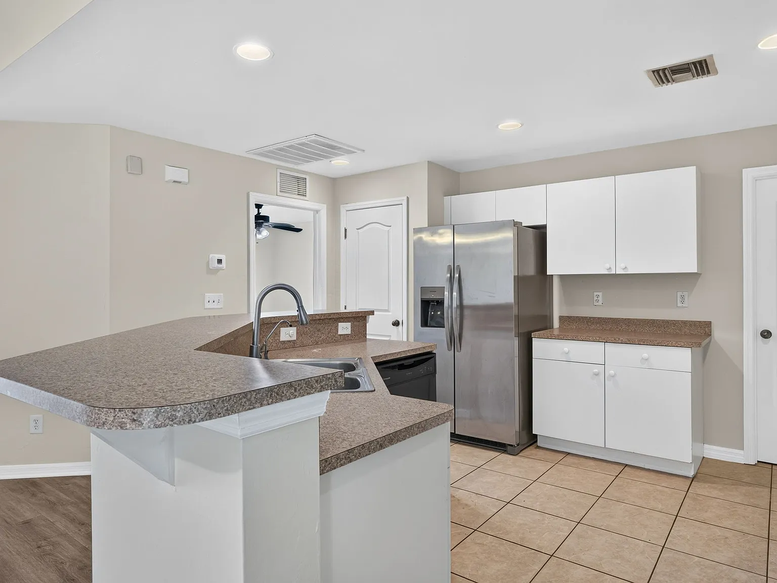 3 bed, 1408 sqft, $1,699 — Photo 4