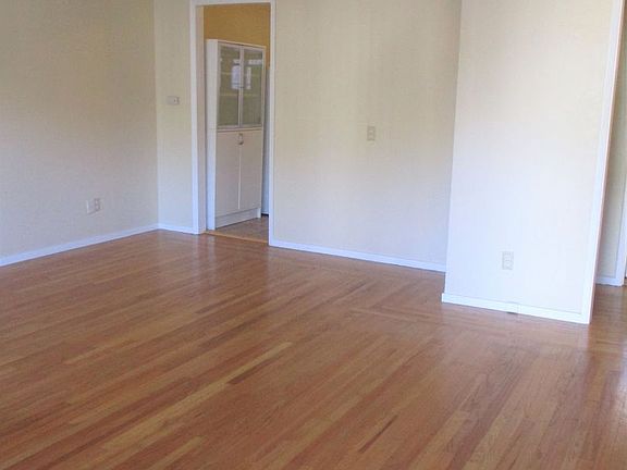 2nd image of 3131 King St #D