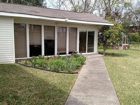 Sunroom, greenhouse in back