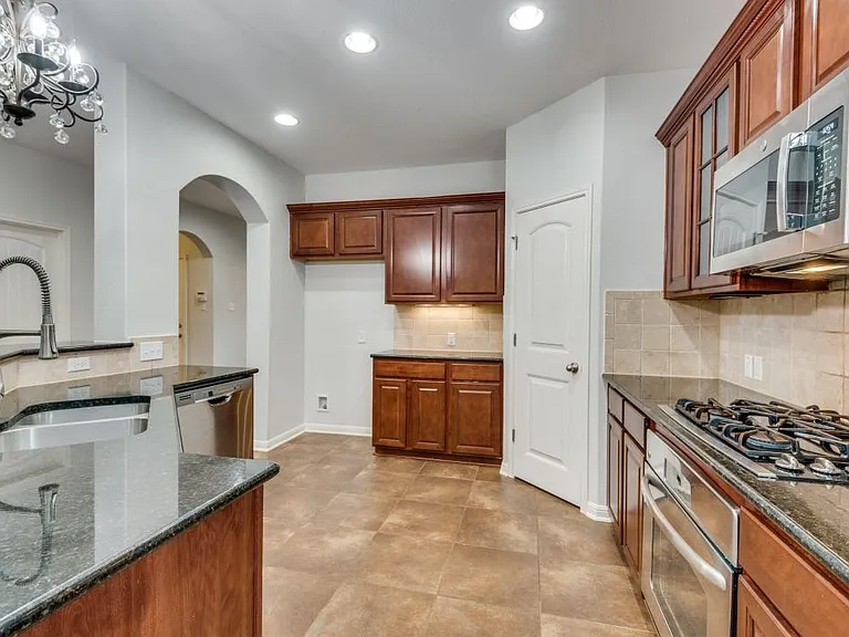 628 Bottle Brush Dr — Photo 4