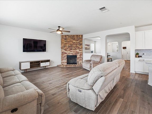 3rd image of 282 Crimson Ln