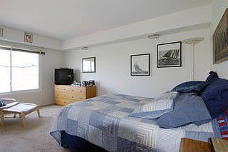 3rd image of 1103 S Hunt Club Dr APT 221