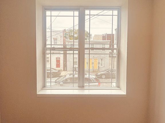931 - 1 Living Room View